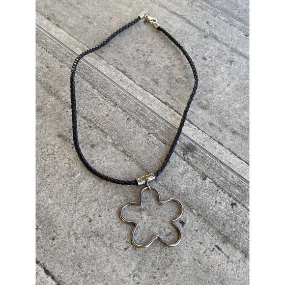 925 Silpada Necklace Flower Hammered Oxidized Pendant Black Leather ? Cord 16” - Picture 9 of 11